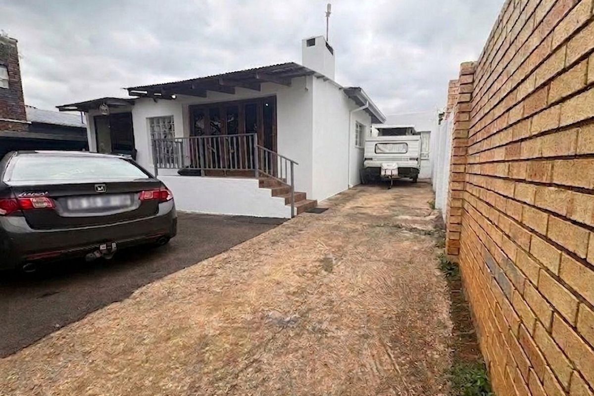 3 bedroom, 2 bathroom house with 2 Flatlets - Photo 2