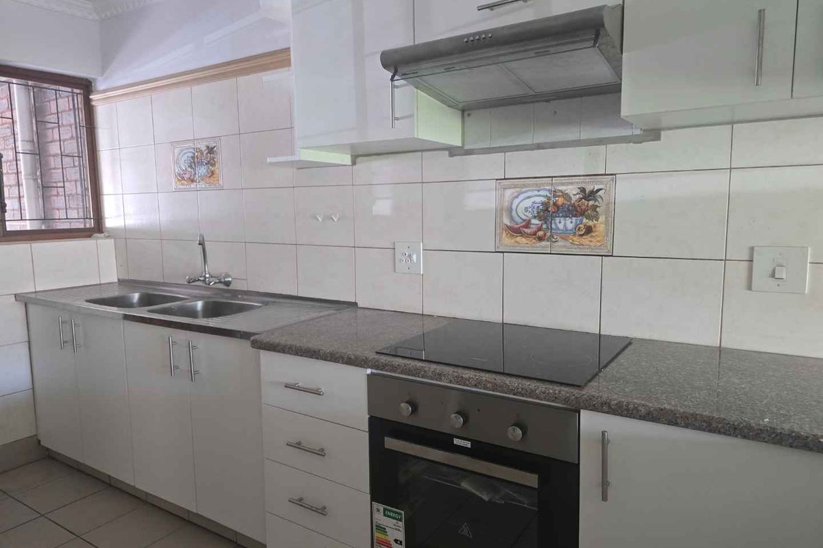 Modern 3 Bedroom Duplex in Secure Gated Complex | Pet-Friendly Living - Photo 2
