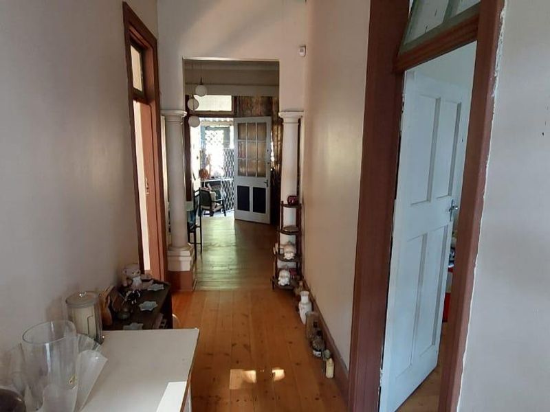 3 Bedroom Home with Extensive Level Garden - Photo 10