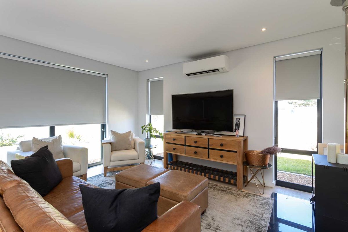 A stylish three-bedroom home in North Pointe Neighbourhood on Val de Vie Estate. - Photo 4