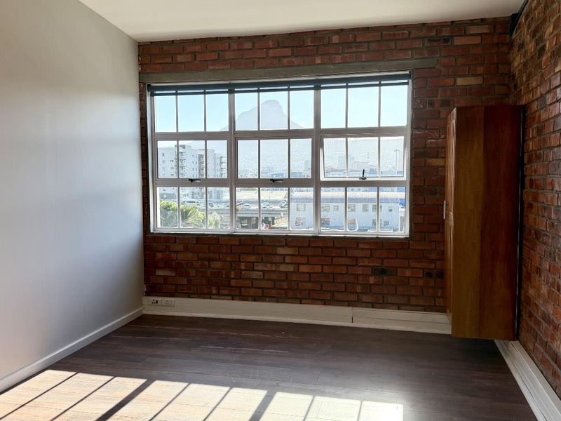 large industrial styled apartment - Photo 2