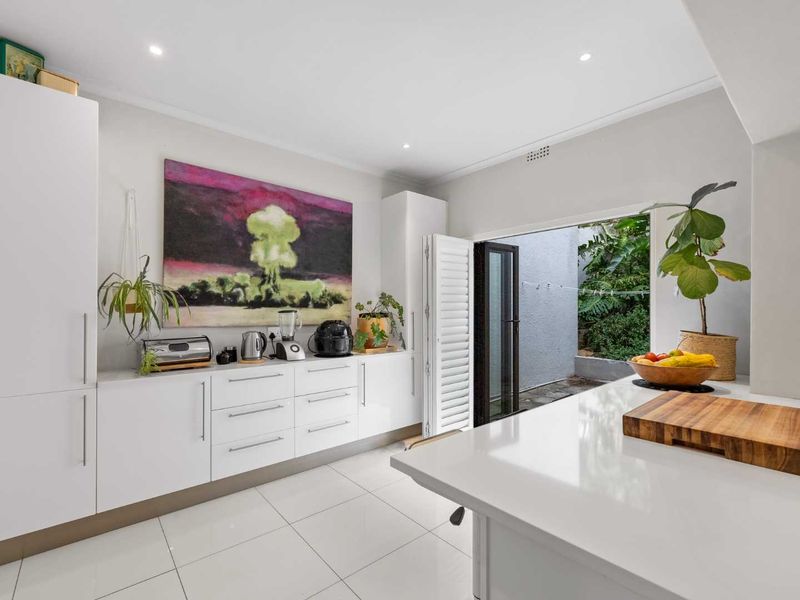 Secure Vredehoek Gem with Views, Garden & Separate Flatlet - Photo 2