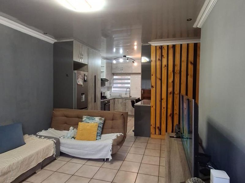 Your Dream 2-Bedroom Home with Private Garden - Photo 3