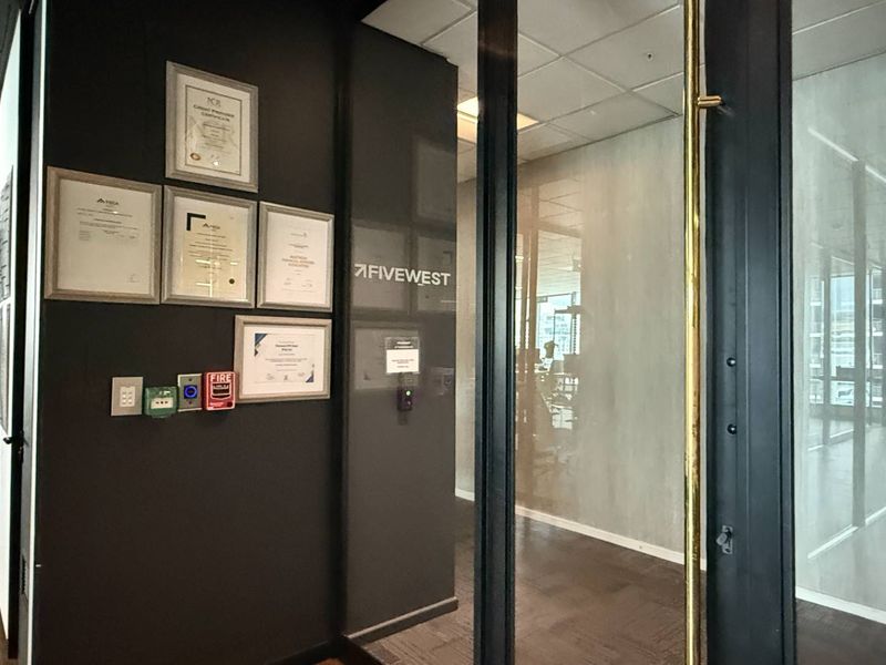 AAA-grade office space with panoramic views in Cape Town CBD - Photo 3