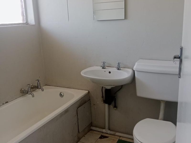 BACHELOR FLAT TO RENT IN SUNNYSIDE - Photo 9