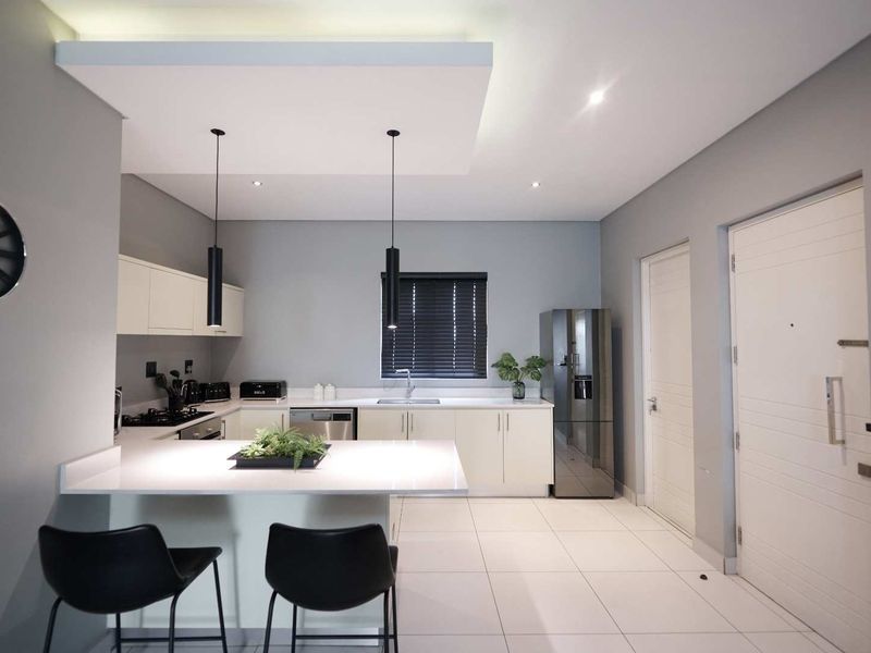 MODERN FULLY FURNISHED APARTMENT AWAITS YOU. - Photo 3
