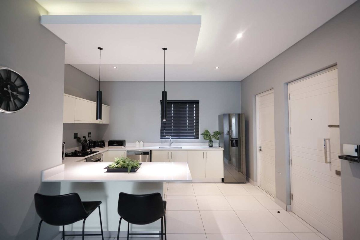 MODERN FULLY FURNISHED APARTMENT AWAITS YOU. - Photo 3