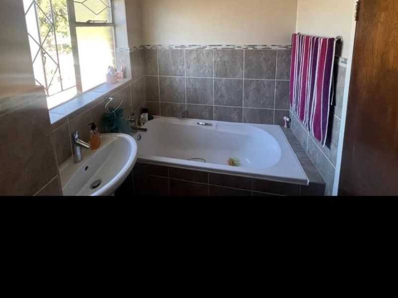3 Bedroom Townhouse for rent - Photo 8