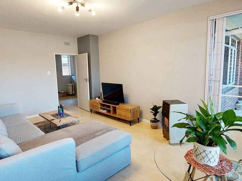 Exceptional 1 bedroom, 1 bathroom, 1st floor apartment available for sale in Craighall Park - Photo 6