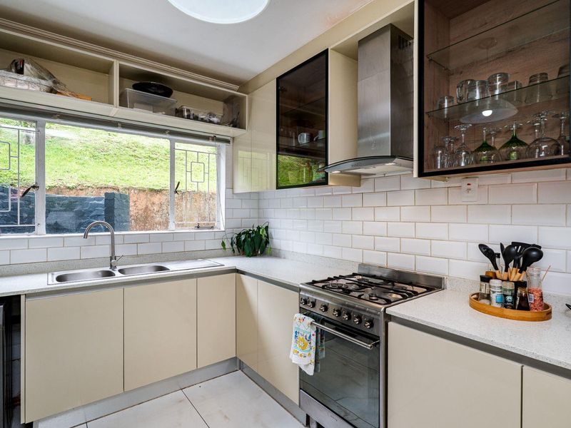 Beautiful 2-Bedroom Apartment With Garden Patio in Prime Hillcrest Location - Photo 4