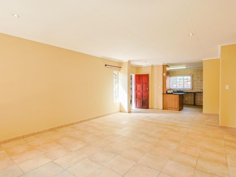 Beautiful 3-bedroom Simplex in The Wilds Estate - Photo 10