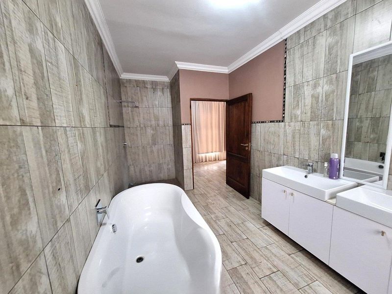 3 Bedroom House to Rent in Seasons Lifestyle Estate Hartbeespoort R 25 000  pm - Photo 10