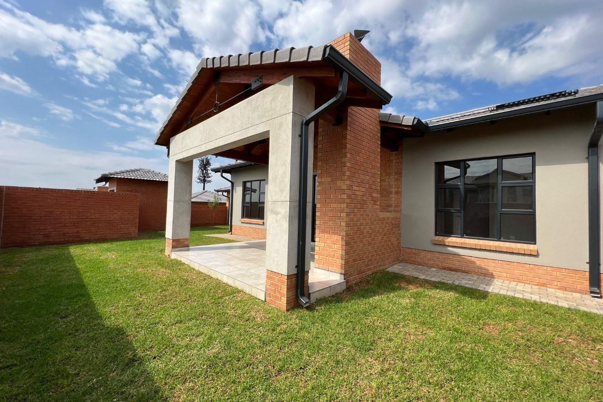 Exceptional Opportunity: Modern 3 Bedroom Simplex in Six Fountains Residential Estate - Photo 2