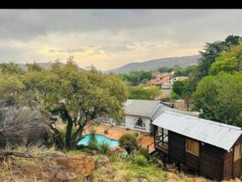 At one with Nature's tranquility. Lovely Location in Mondeor. - Photo 2