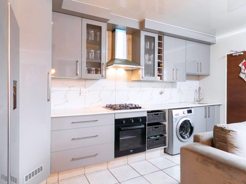 Exceptional Investment Opportunity: Contemporary 3-Bedroom Apartment in Kenleaf, Brakpan - Photo 8