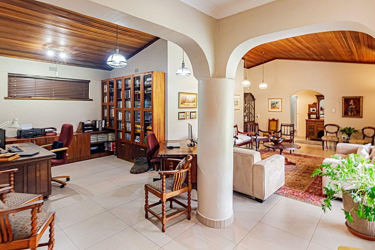 Exceptional 4-Bedroom House with 3 Flatlets - Photo 2