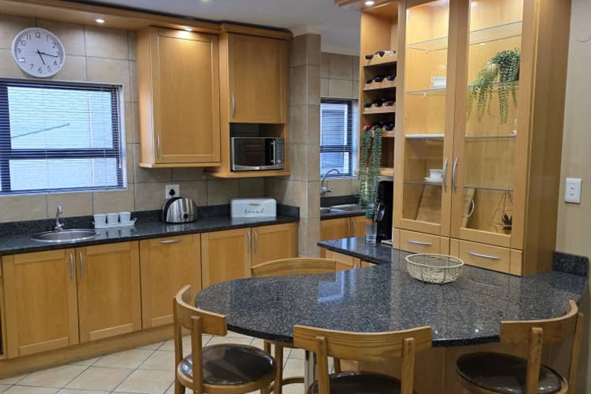 Stunning townhouse for Sale Windhoek Golf Estates - Photo 3