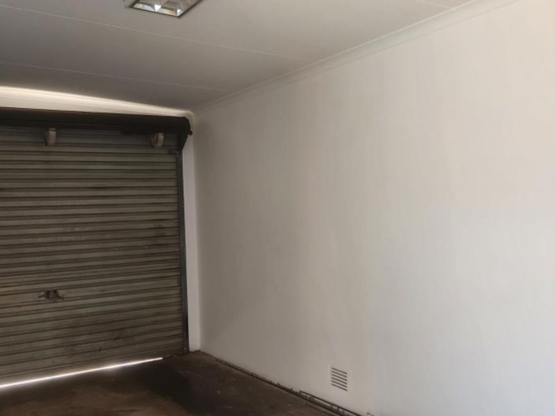 LOOK AT THIS AMAZING FAMILY HOME WITH A FLATLET FOR SALE!!!! - Photo 3