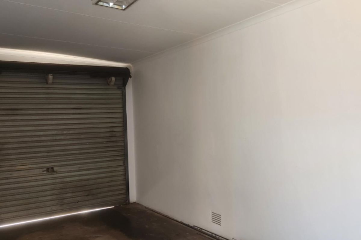 LOOK AT THIS AMAZING FAMILY HOME WITH A FLATLET FOR SALE!!!! - Photo 3