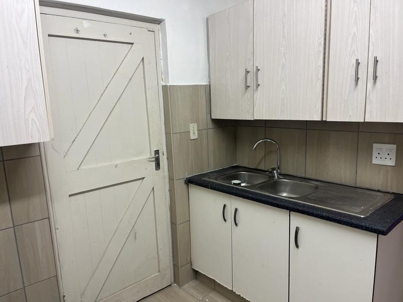 Charming Rental Opportunity: Ideal Living Space Awaits You! - Photo 2