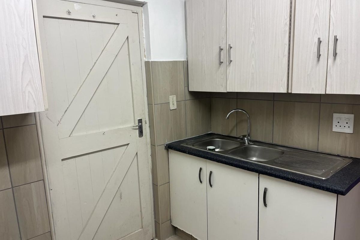 Charming Rental Opportunity: Ideal Living Space Awaits You! - Photo 2