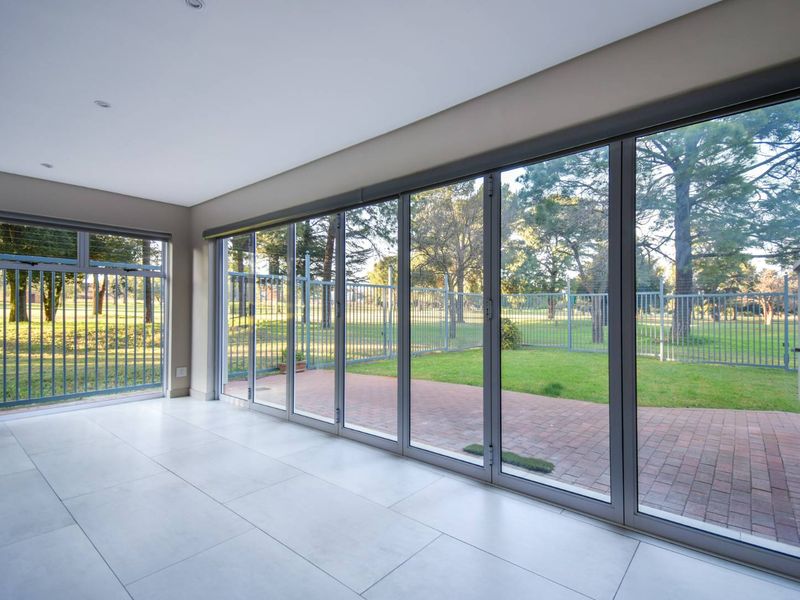 Large corner home in the popular Taemane Golf View Estate - Moreleta Park - Photo 6