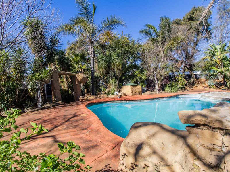 Spacious family home in the prestigious Alberante Estates - Photo 2