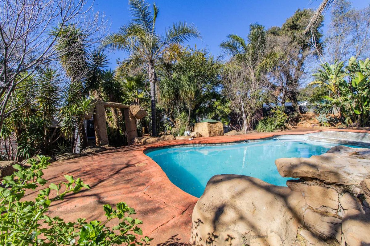 Spacious family home in the prestigious Alberante Estates - Photo 2