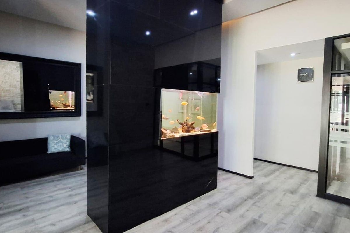 "Seaside Splendor: Luxurious Apartment with Unmatched Ocean Views!" - Photo 4