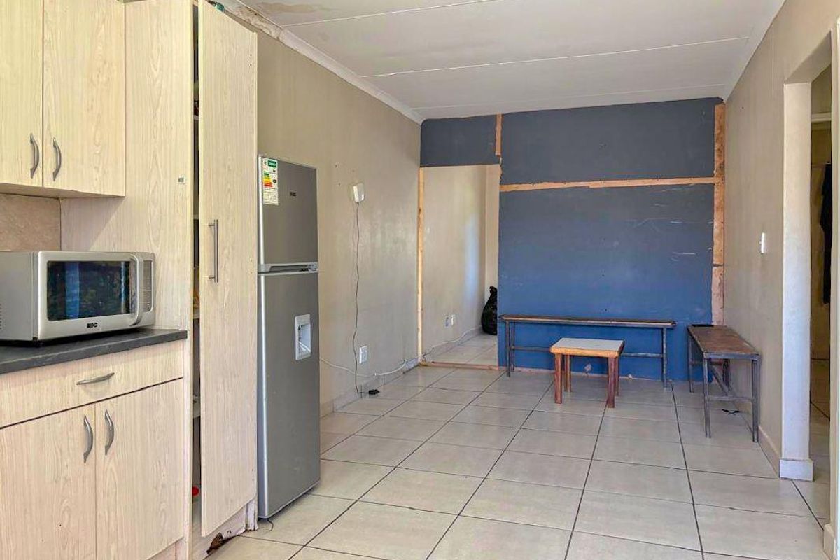 Orwetoveni, ext 3, Otjiwarongo:  Centrally located townhouse in Secure Complex - Photo 5