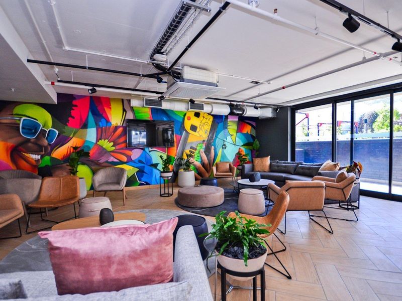 Modern furnished Studio in Station House - Photo 3