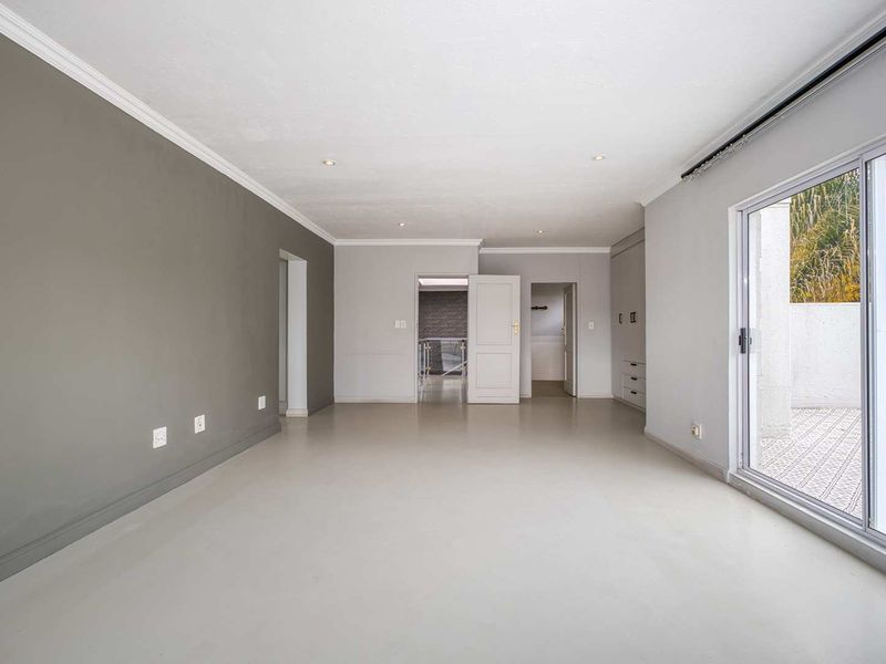 6 Bedroom House for Sale in Dainfern Golf Estate - Photo 7