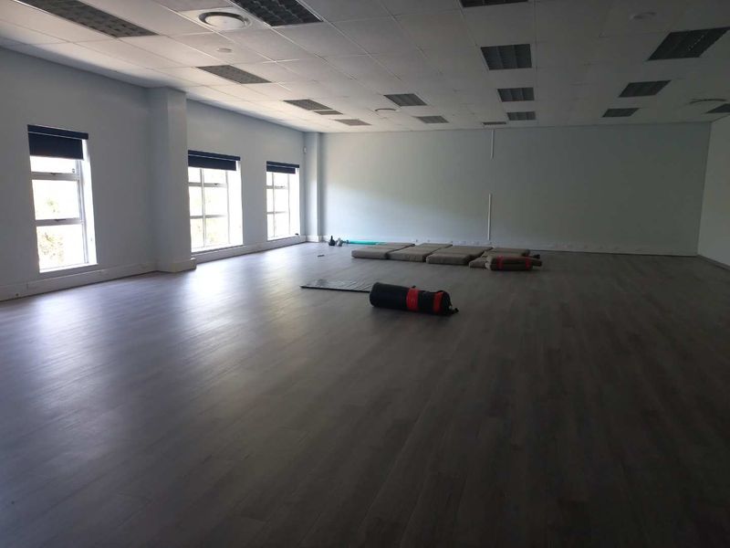 Secure, first floor offices space, available immediately! - Photo 6