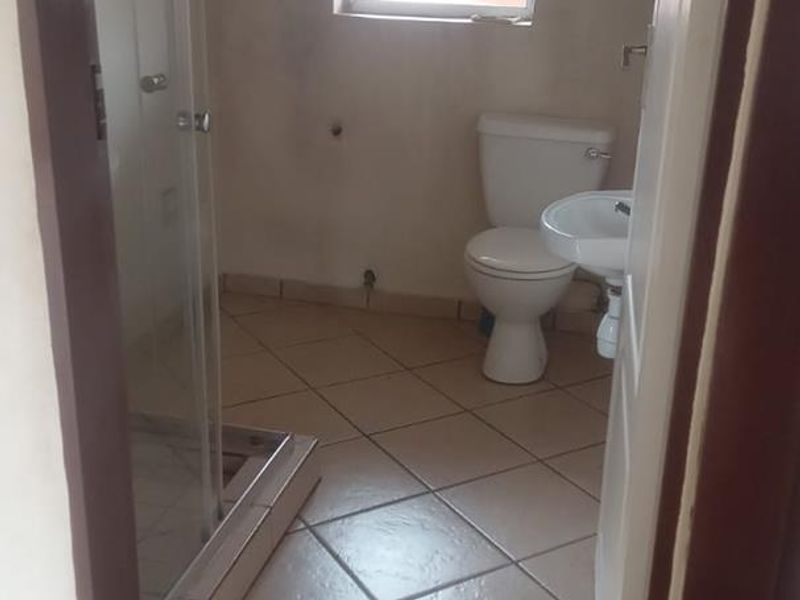 2 bedroom apartment in Kempton Park - Photo 2