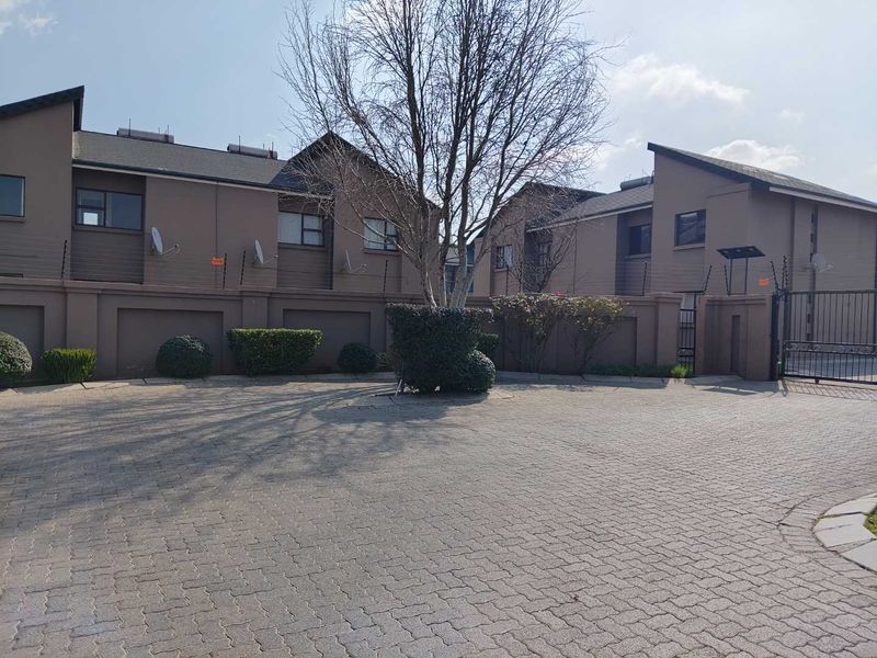 2 BEDROOMS APARTMENT FOR RENTAL IN HELDERWYK ESTATE - Photo 4