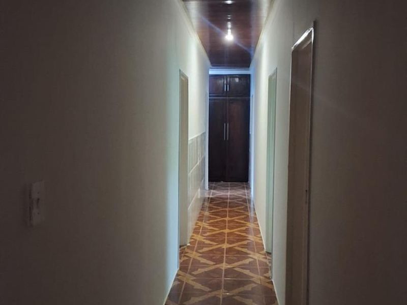 Spacious Five-Bedroom Family Home in Established Veld En Vlei - Photo 7