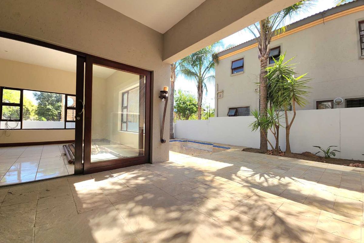 ✨ Welcome to a home that blends elegance, comfort, and entertainment in perfect harmony. - Photo 4