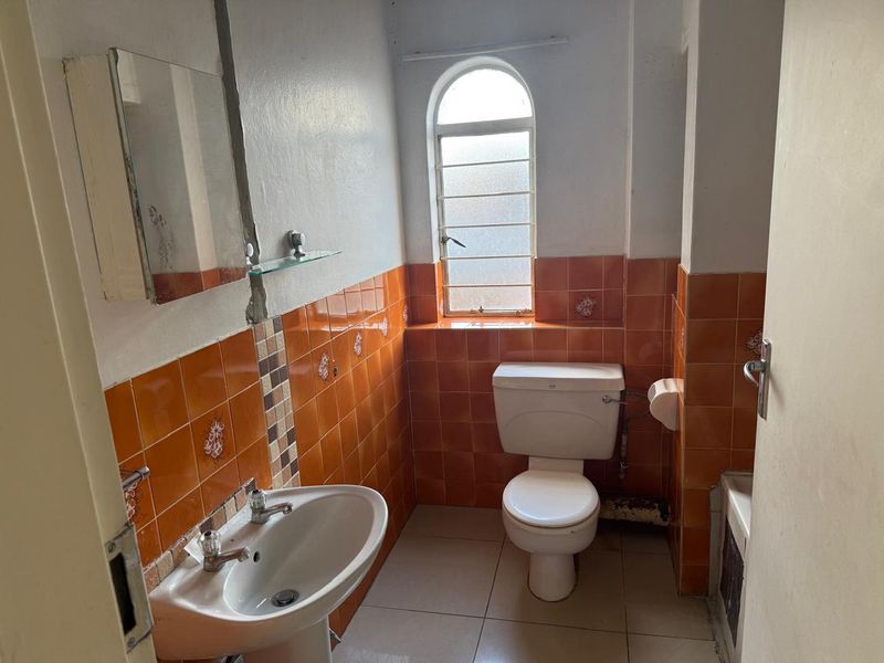 **Spacious 3 Bedroom Apartment for Rent** - Photo 9