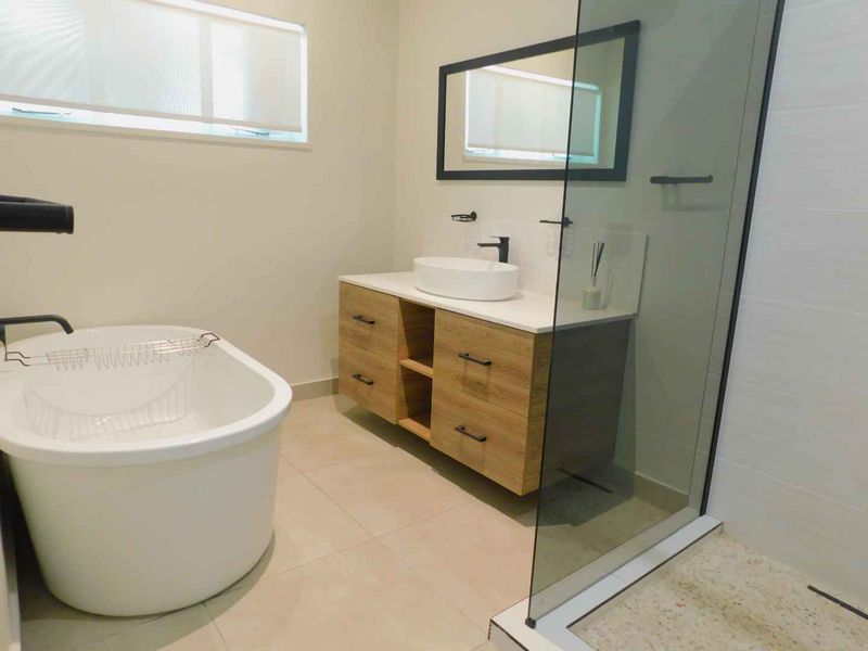 2-Bedroom Duplex Townhouse in Sandton - Photo 4