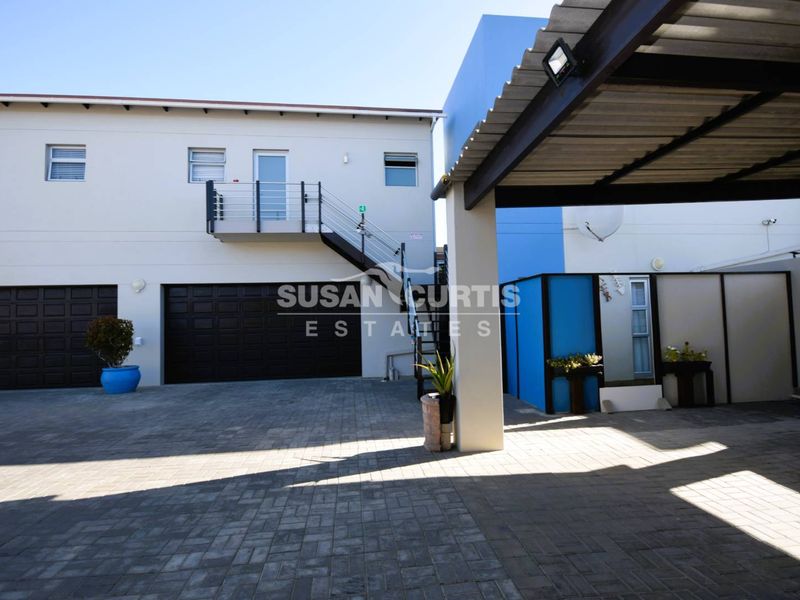 Coastal living taken to the next level with sea views galore! - Photo 10