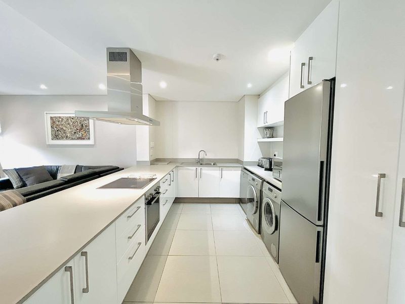 Parkmore Perfection: Exquisite 2-Bedroom with Private Garden - Photo 5