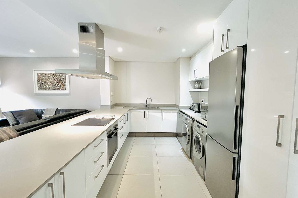 Parkmore Perfection: Exquisite 2-Bedroom with Private Garden - Photo 5