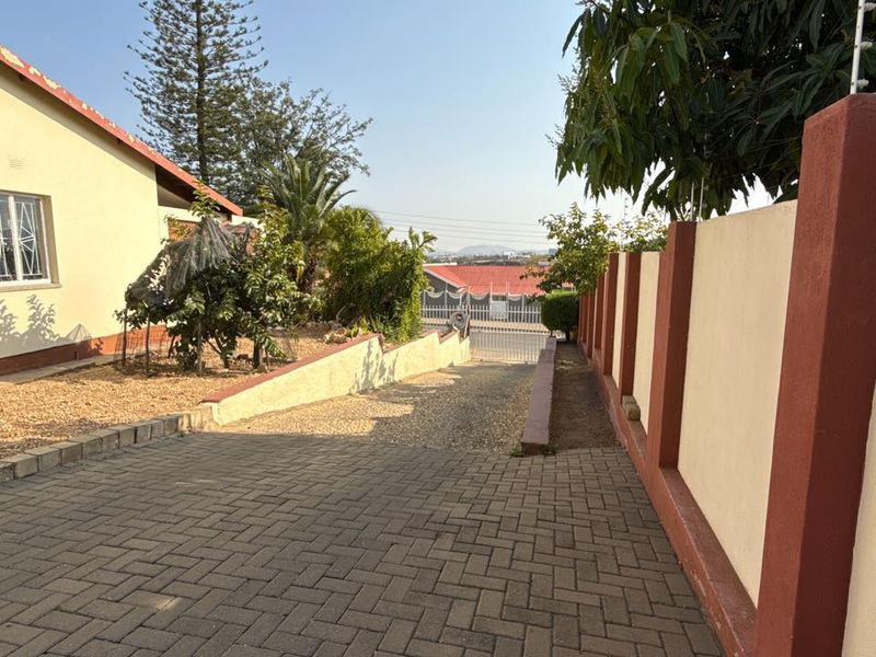 Set high above street level on a massive erf with a large front garden and elevated views - Photo 3
