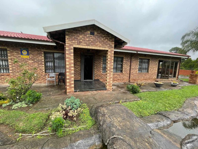 Beautiful Family Home for Sale - Photo 2