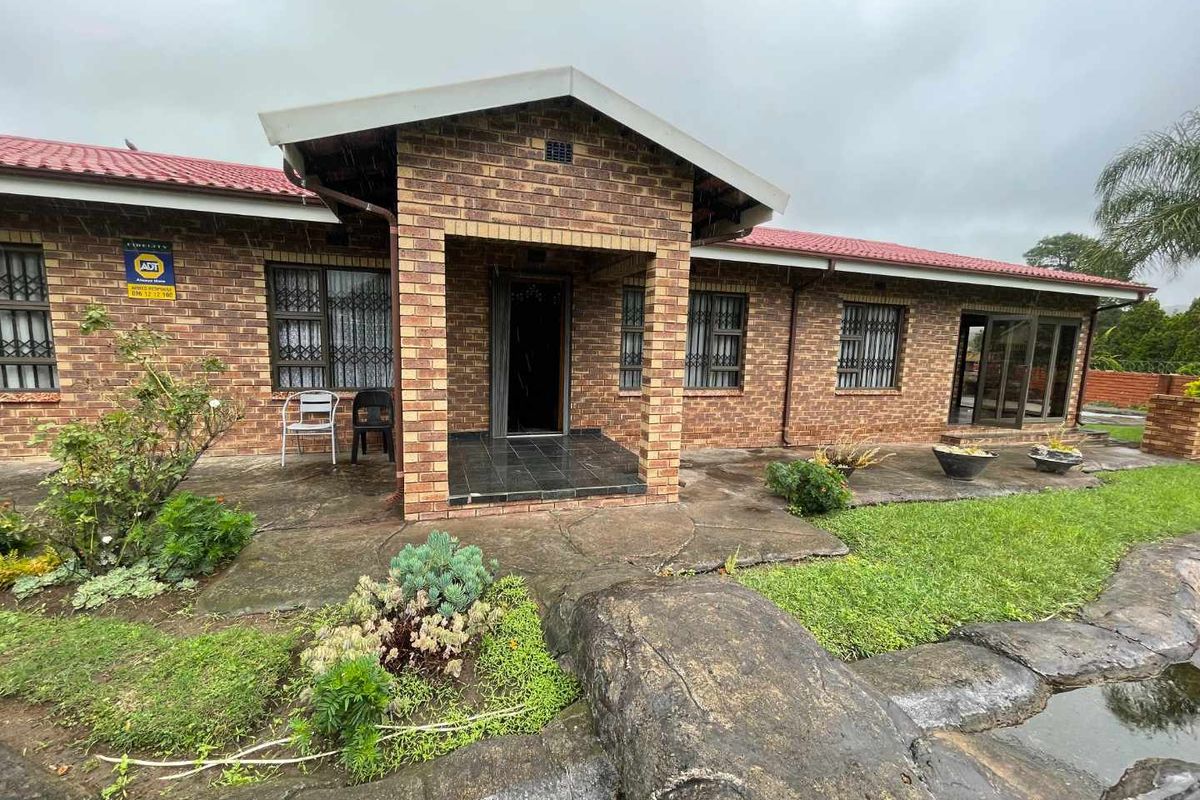 Beautiful Family Home for Sale - Photo 2