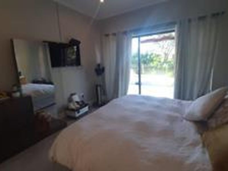 Beautiful Home For Rental in Palm Lakes Estate - Photo 9