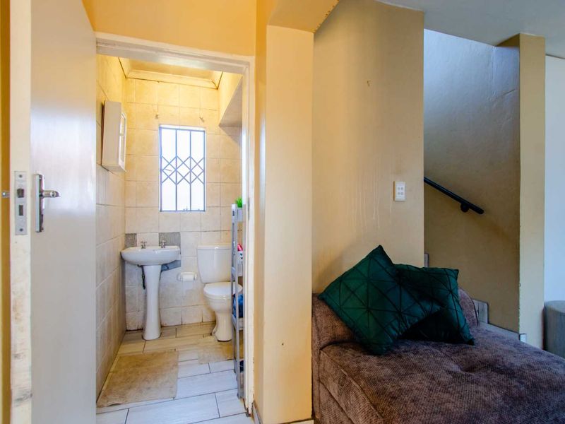 3 Bedroom Simplex on sale - Photo 8