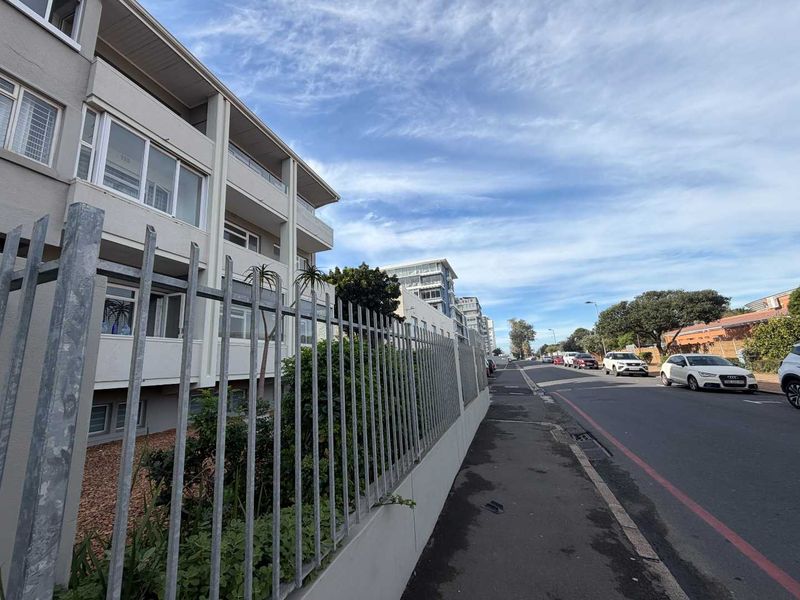 Charming Mouille Point Apartment - Photo 3