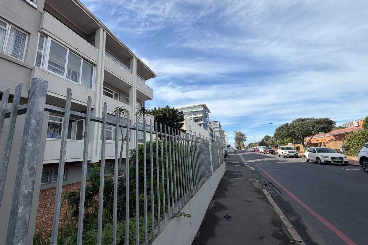 Charming Mouille Point Apartment - Photo 3