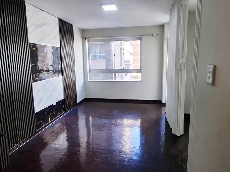 "Prime Location! Steps from Suncoast & Blue Waters Hotel" - Photo 2